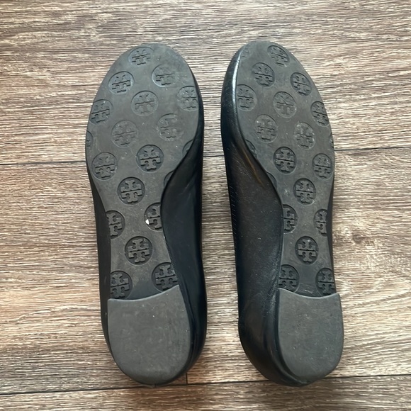Tory Burch Gold Logo Miller Black Leather Ballet Flats in Size 6 - Picture 8 of 8